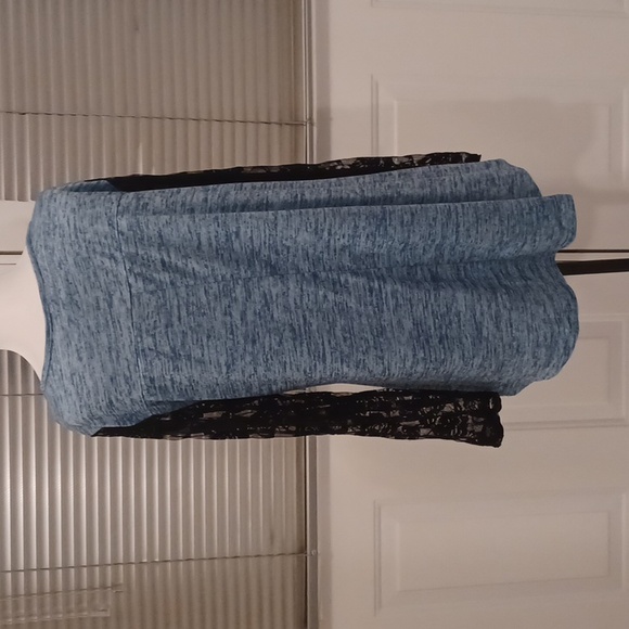 4/$60 Blue Heathered Lace Sleeves Tunic Top - Size 2X (US18) - Picture 5 of 9